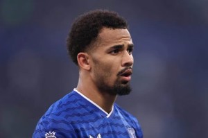 乐鱼体育官方网站-回声报&amp;amp;曼晚：罗杰斯竞争激烈，曼联有意埃弗顿边锋恩迪亚耶